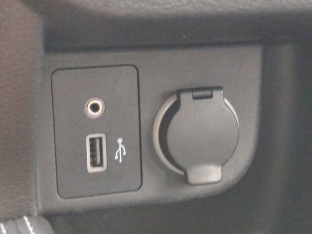 Used 2020 Nissan Kicks SR image 23