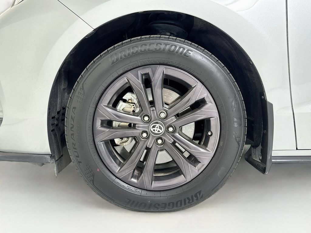 Used 2024 Toyota Sienna XSE AWD/4WD image 33