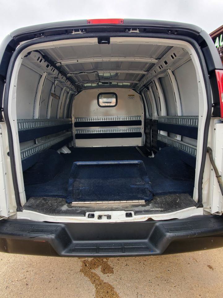 Used 2019 Chevrolet Express 2500 RWD image 16
