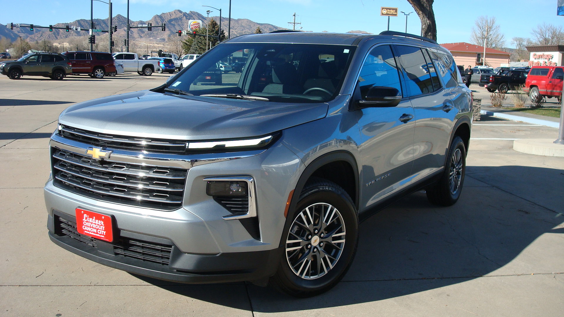 Used 2025 Chevrolet Traverse LT AWD/4WD image 1