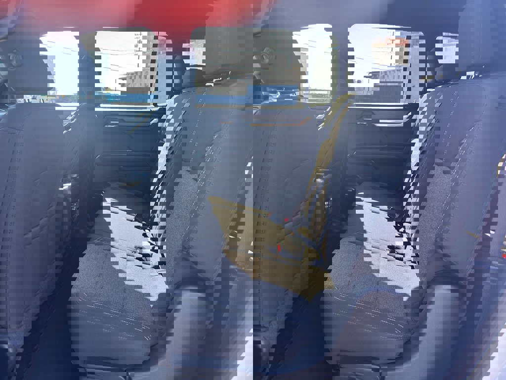 Used 2025 GMC Acadia Elevation image 15