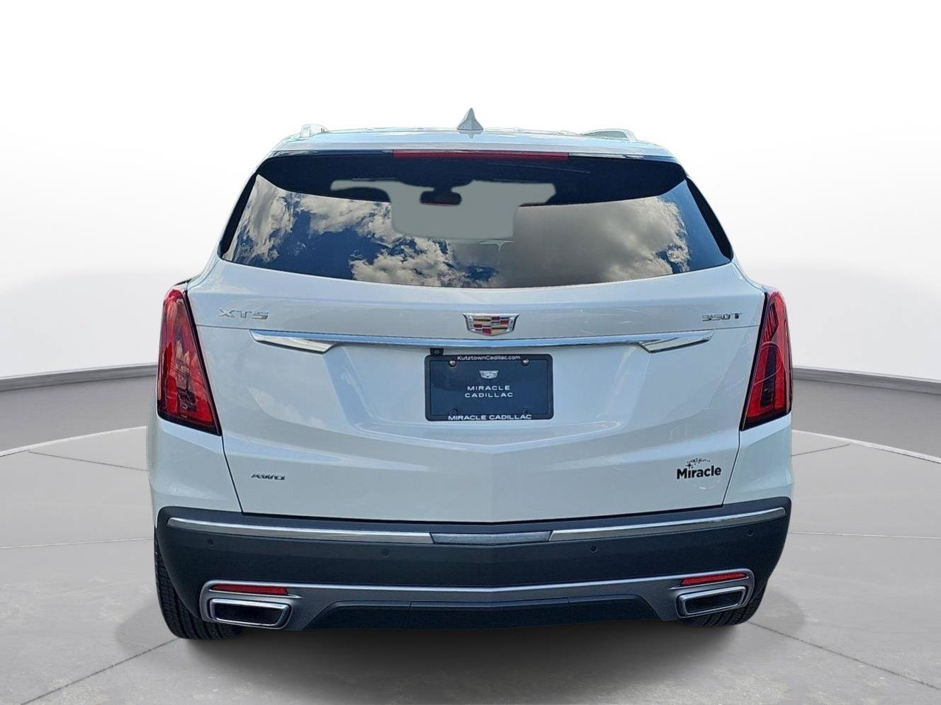 Used 2025 Cadillac XT5 Premium Luxury w/ LPO, Floor Liner Package AWD/4WD image 5