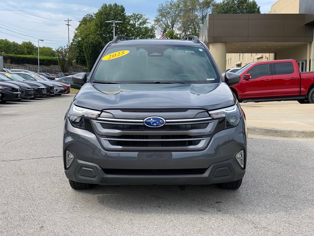 Used 2025 Subaru Forester Premium AWD/4WD image 2