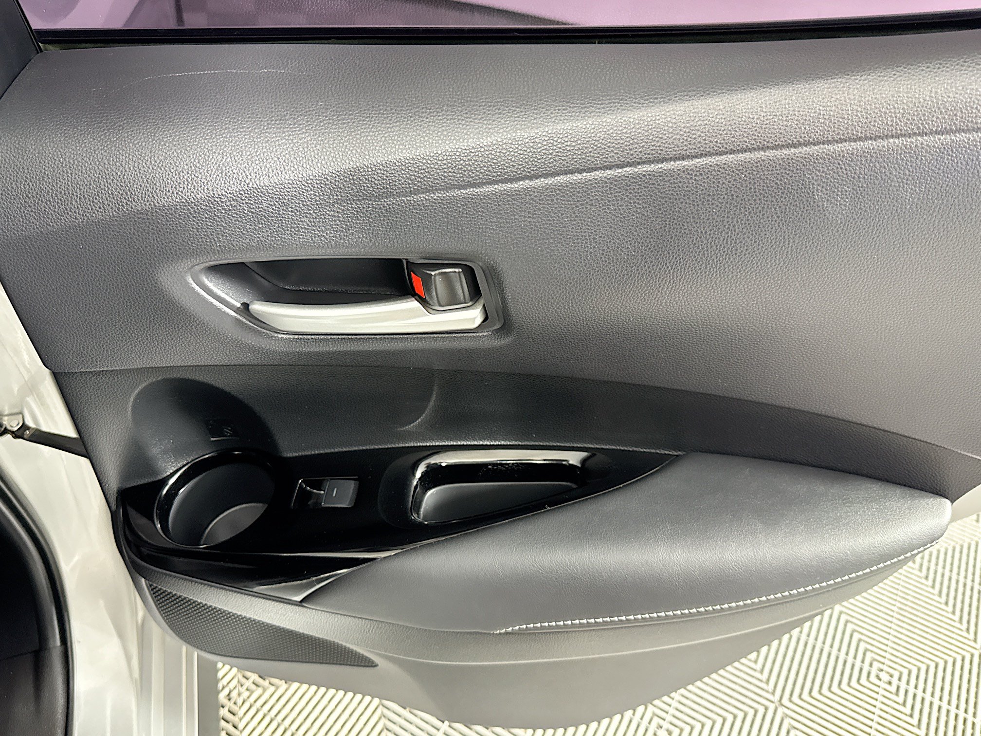 Used 2021 Toyota Corolla SE w/ Carpet Mat Package (TMS) FWD image 26