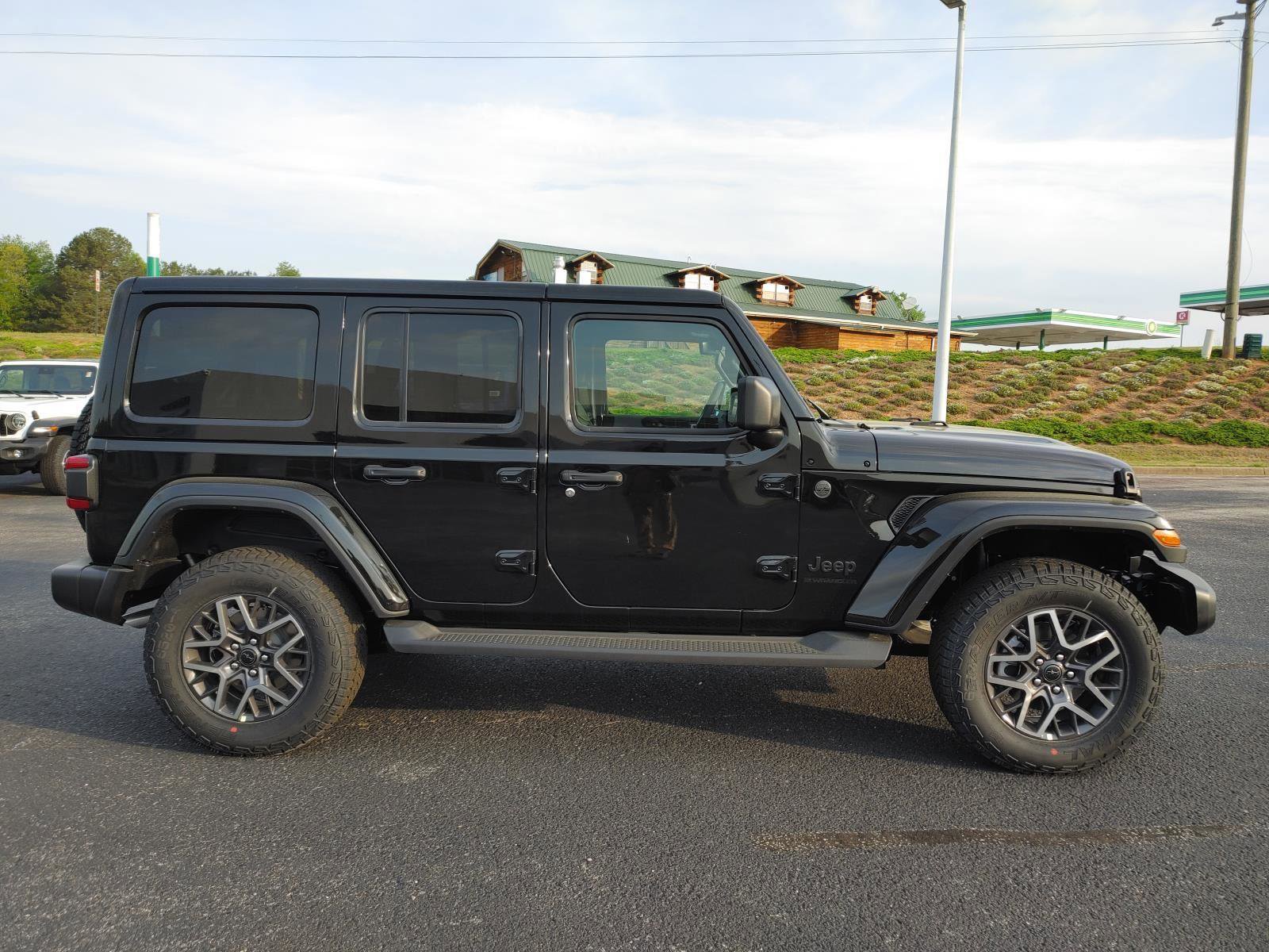 New 2025 Jeep Wrangler Sahara video 2