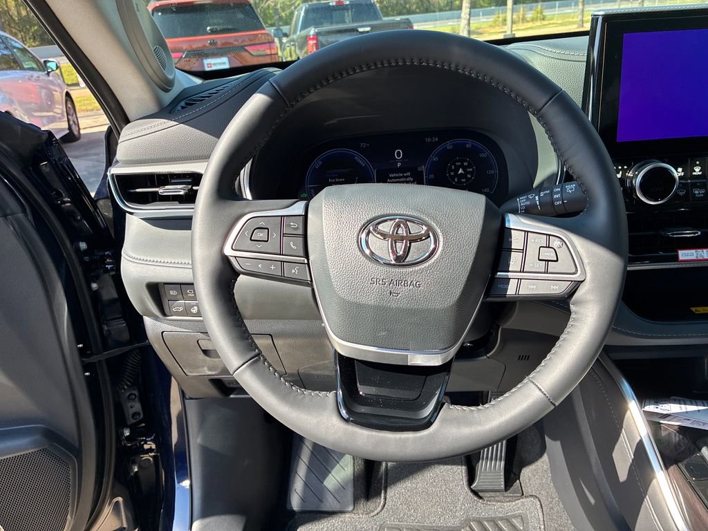 New 2026 Toyota Highlander Platinum image 24