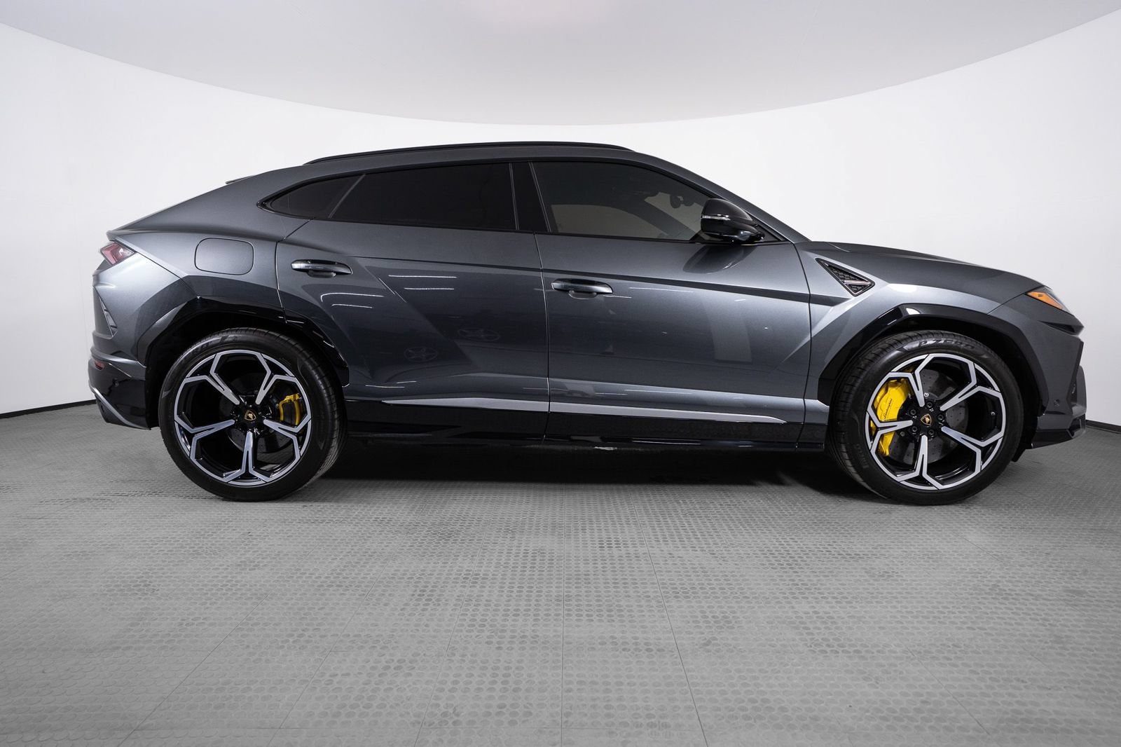 Used 2020 Lamborghini Urus AWD/4WD image 7