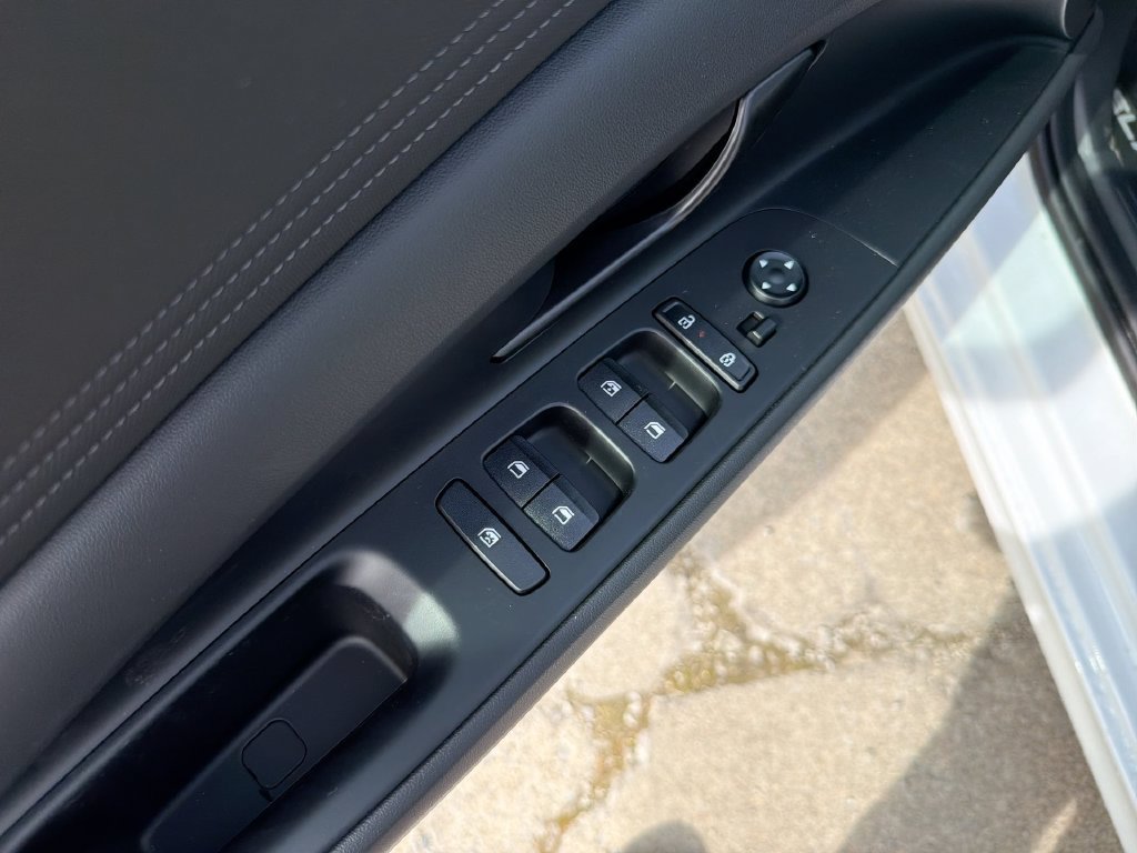 New 2026 Hyundai Elantra Sport FWD image 14