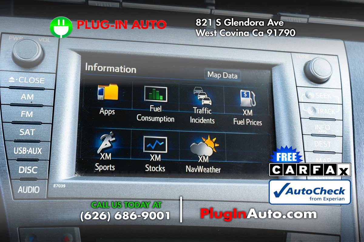 Used 2015 Toyota Prius Five w/ Advanced Technology Package FWD image 28