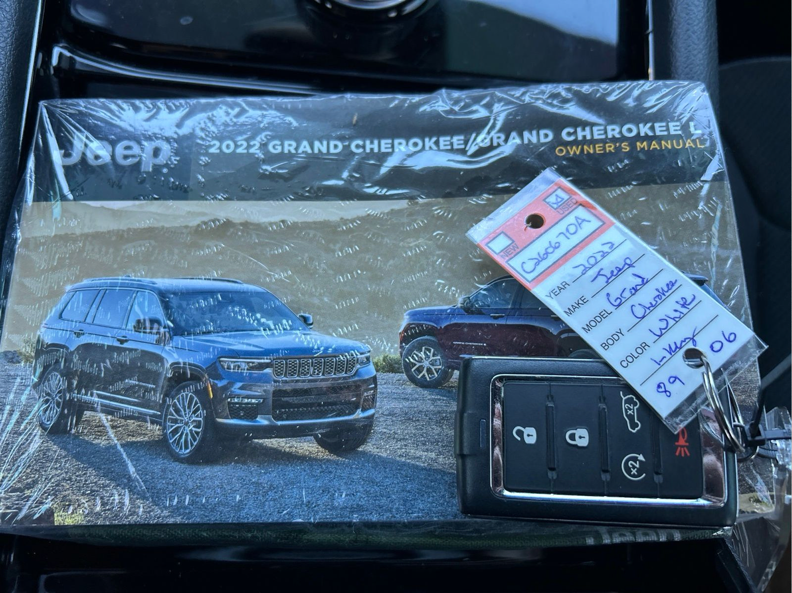 Used 2022 Jeep Grand Cherokee L Laredo RWD image 19