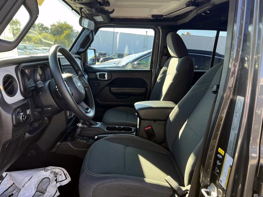 Certified 2024 Jeep Gladiator Sport image 9