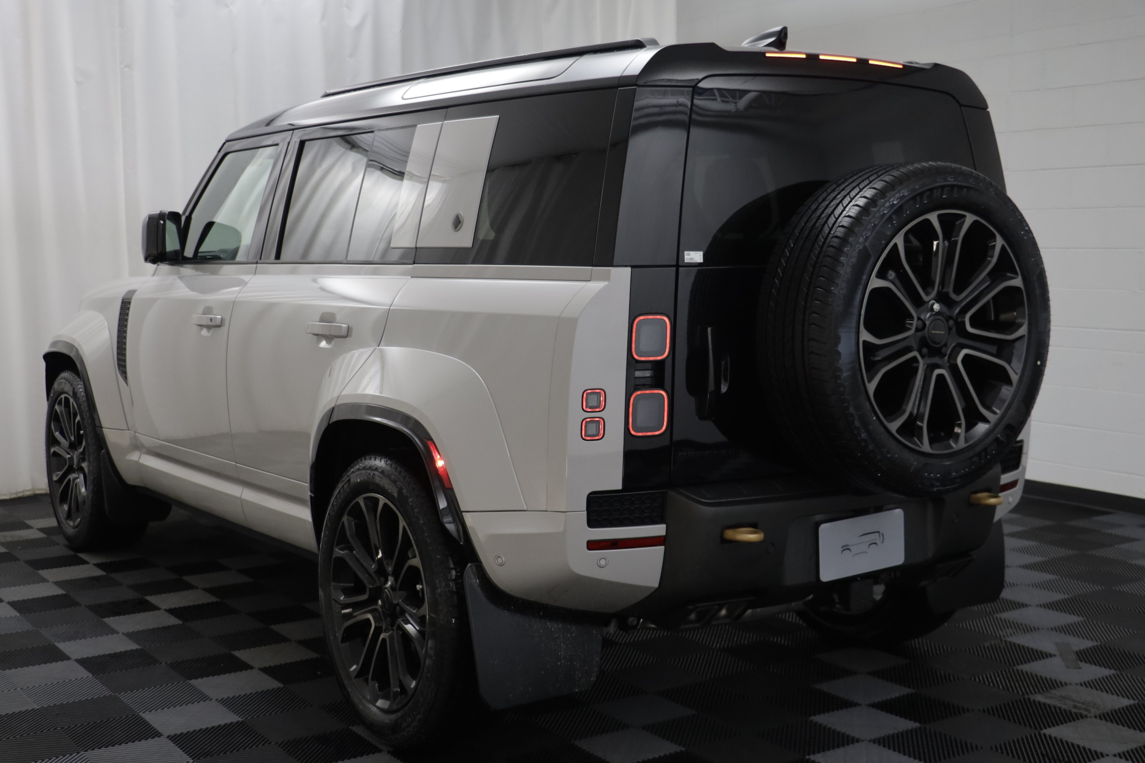 New 2026 Land Rover Defender 110 OCTA AWD/4WD image 19