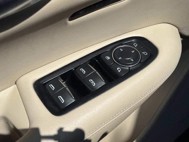 Used 2017 Cadillac XT5 Luxury w/ Driver Awareness Package AWD/4WD image 15