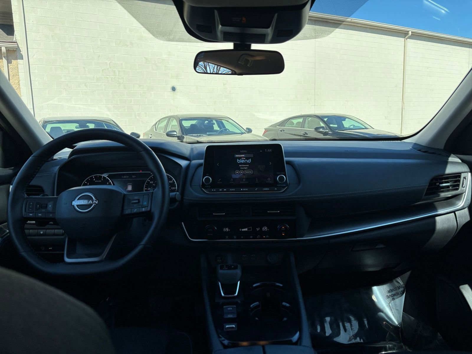 Used 2025 Nissan Rogue SV FWD image 35