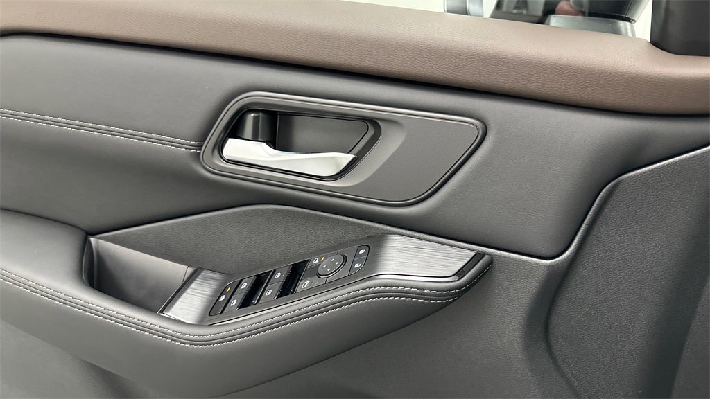 Certified 2023 Nissan Rogue SV w/ SV Premium B Package image 23