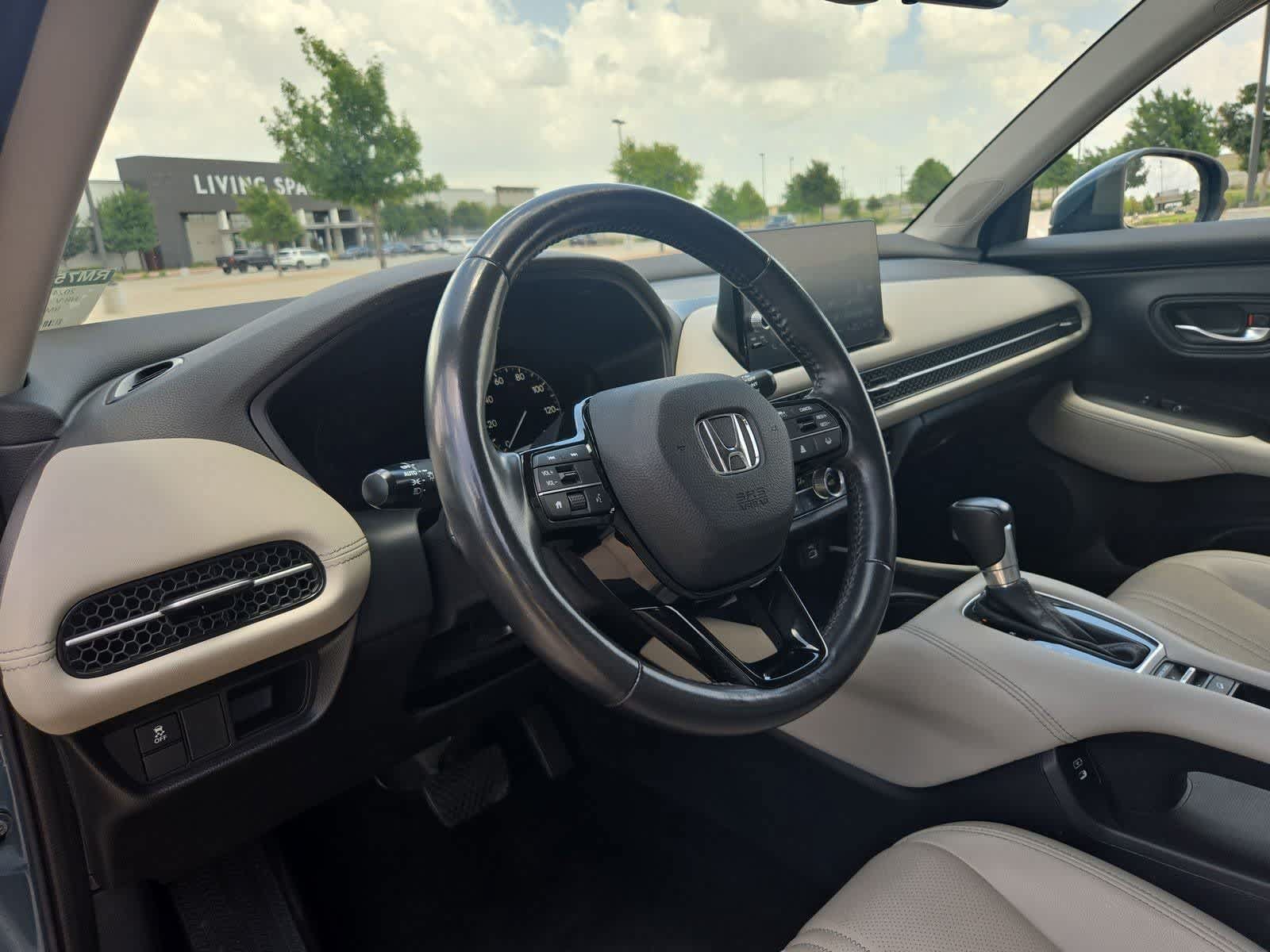 Used 2024 Honda HR-V EX-L image 2