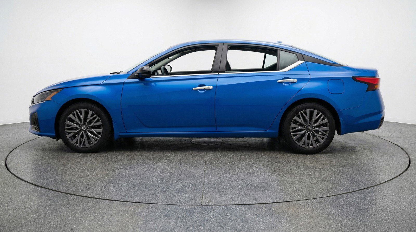 Used 2025 Nissan Altima 2.5 SV FWD image 5