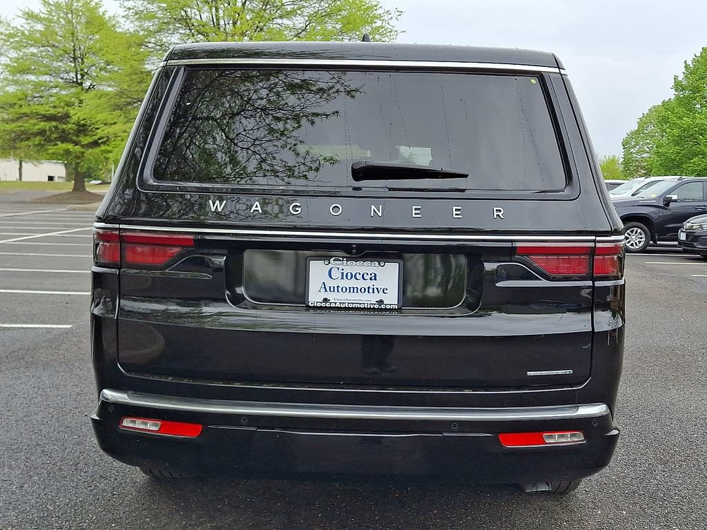 Used 2024 Jeep Wagoneer L Series II w/ Flexible Seating Group AWD/4WD image 8