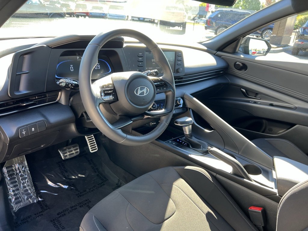 Certified 2025 Hyundai Elantra Sport image 13