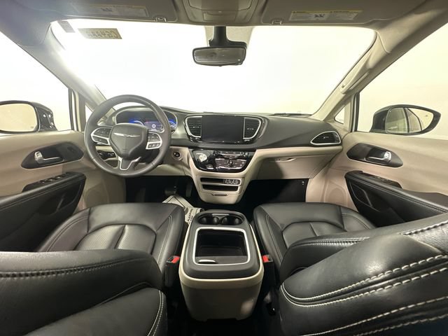 Used 2024 Chrysler Pacifica Touring-L FWD image 19