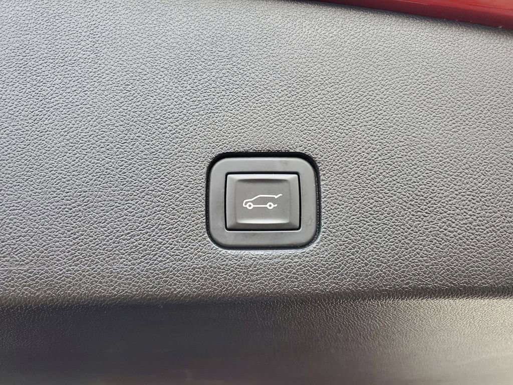 Used 2025 Cadillac XT6 Premium Luxury w/ LPO, Floor Liner Package AWD/4WD image 30