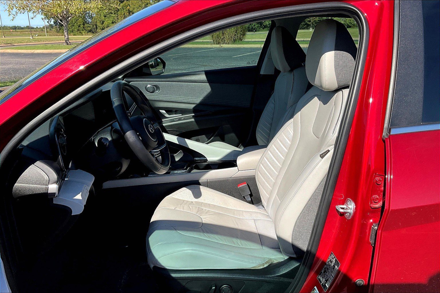 Used 2023 Hyundai Elantra Limited w/ Cargo Package image 7