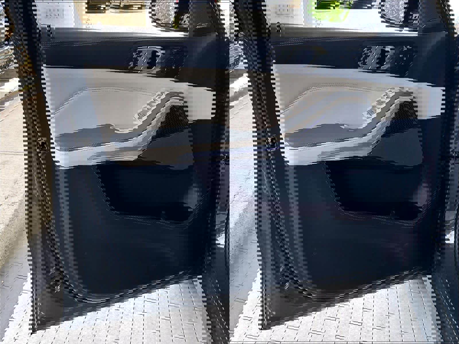 Used 2024 BMW X7 M60i w/ Executive Package image 23