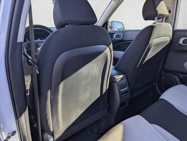 Certified 2025 Hyundai Venue SEL FWD image 24