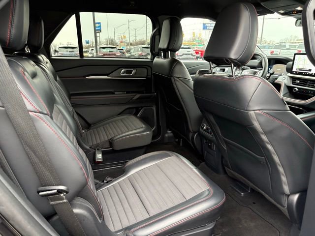 Used 2025 Ford Explorer ST-Line image 17