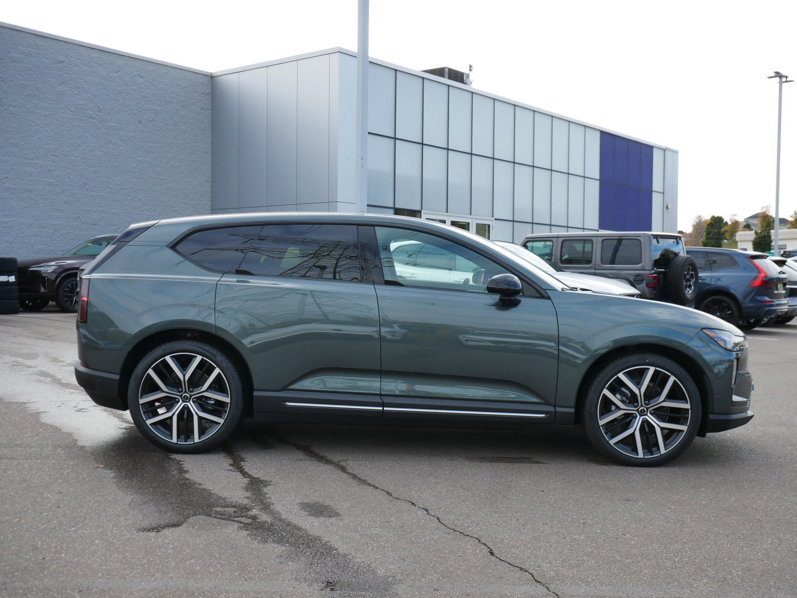 New 2027 Volvo EX60 Ultra AWD/4WD image 2