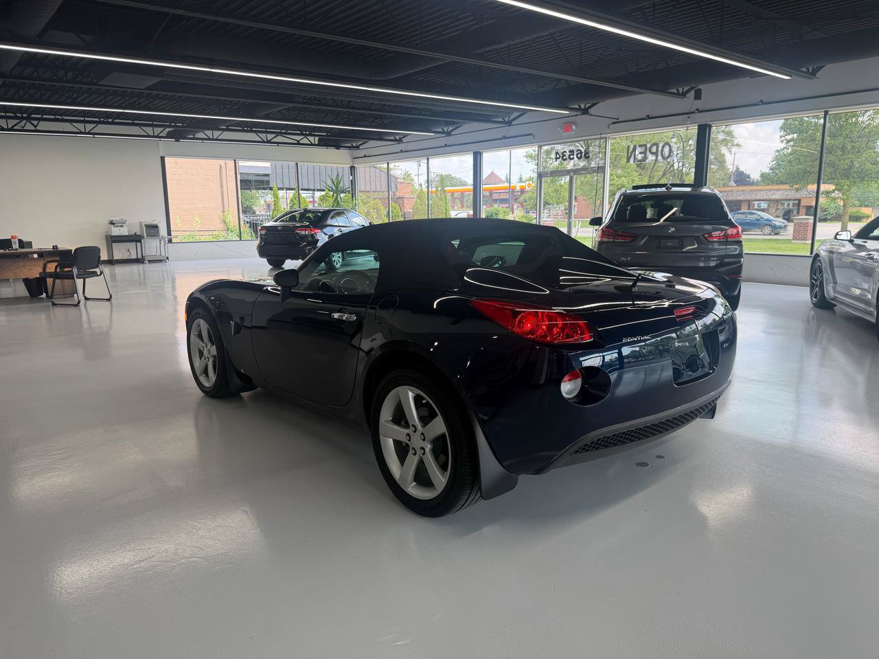 Used 2008 Pontiac Solstice Convertible w/ Preferred Package RWD image 4