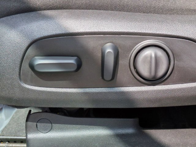 Used 2020 Chevrolet Equinox LT w/ Driver Convenience Package FWD image 12