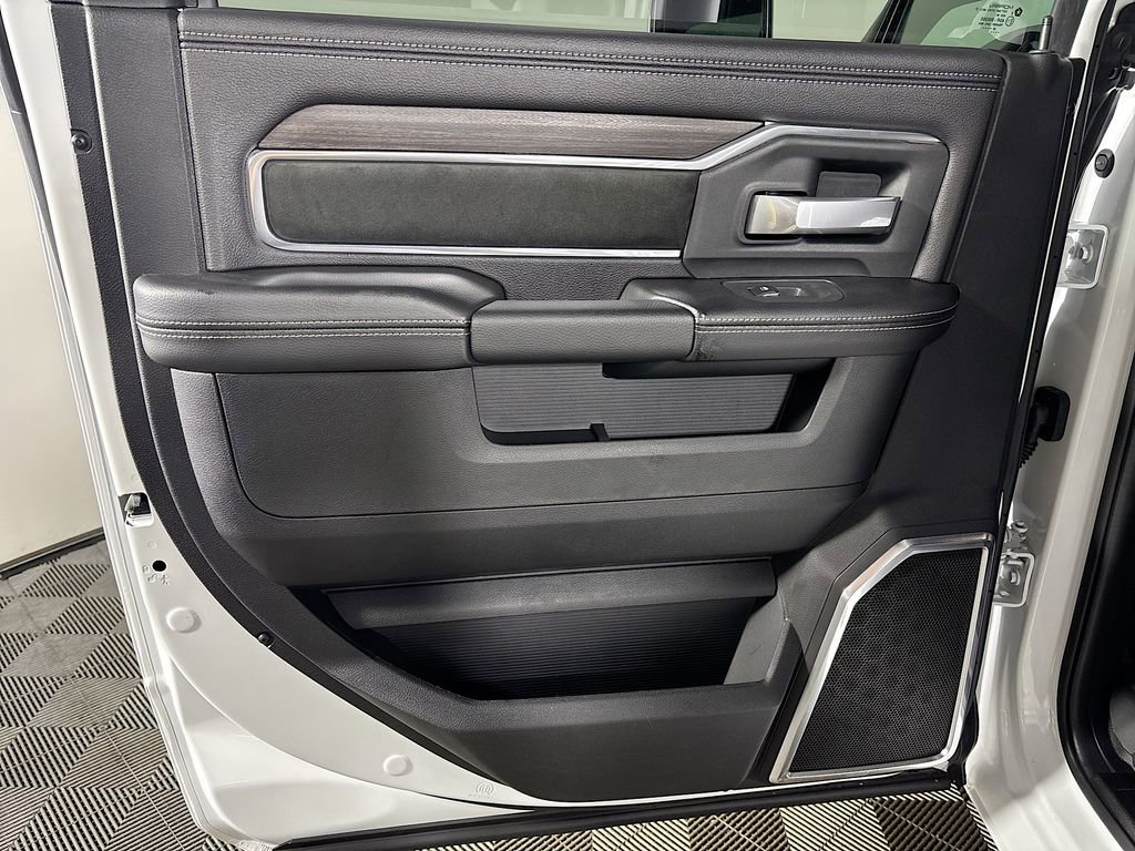 New 2026 RAM 2500 Laramie AWD/4WD image 19