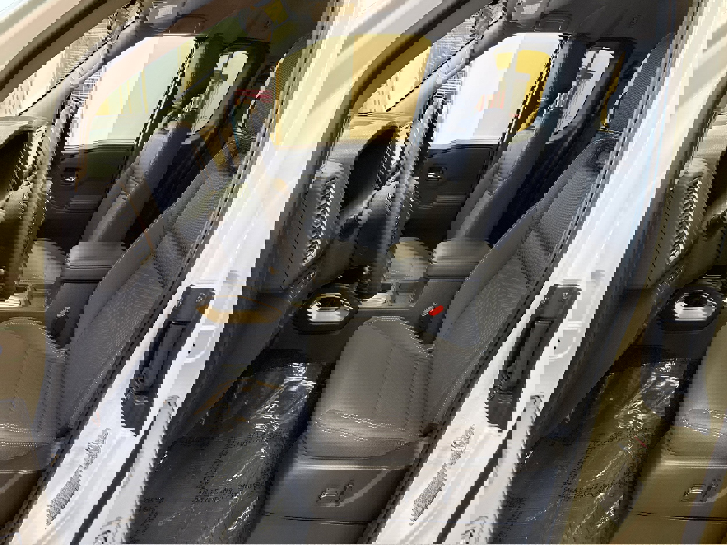 Used 2024 Nissan Frontier SV w/ Technology Package image 6