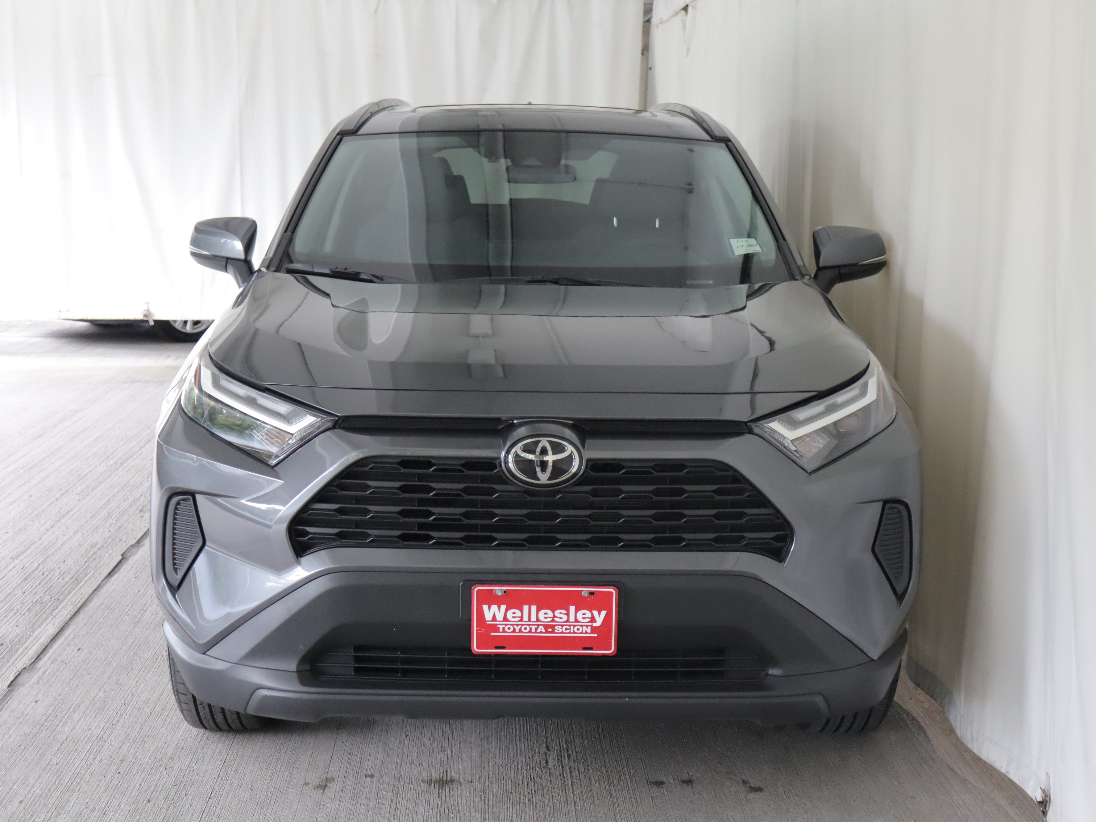 Used 2025 Toyota RAV4 XLE w/ Convenience Package AWD/4WD image 4