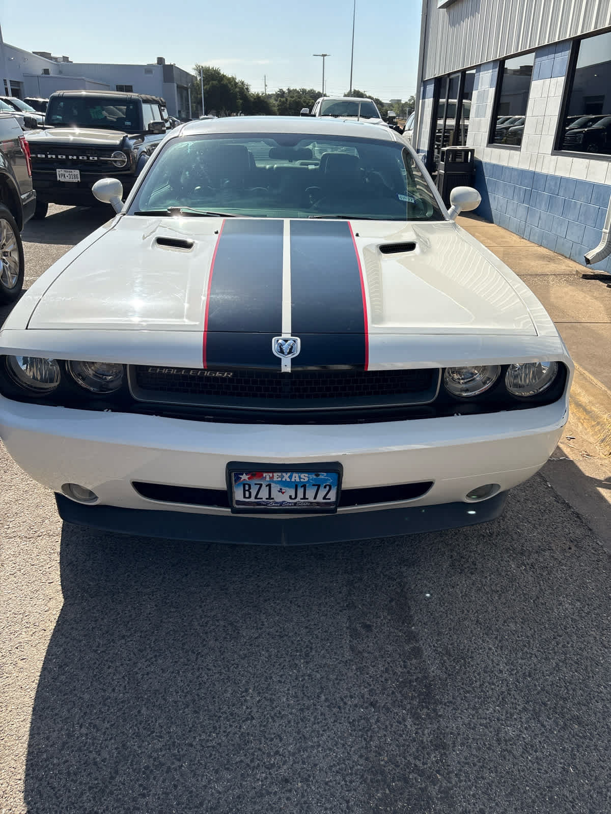 Used 2010 Dodge Challenger SE RWD image 2