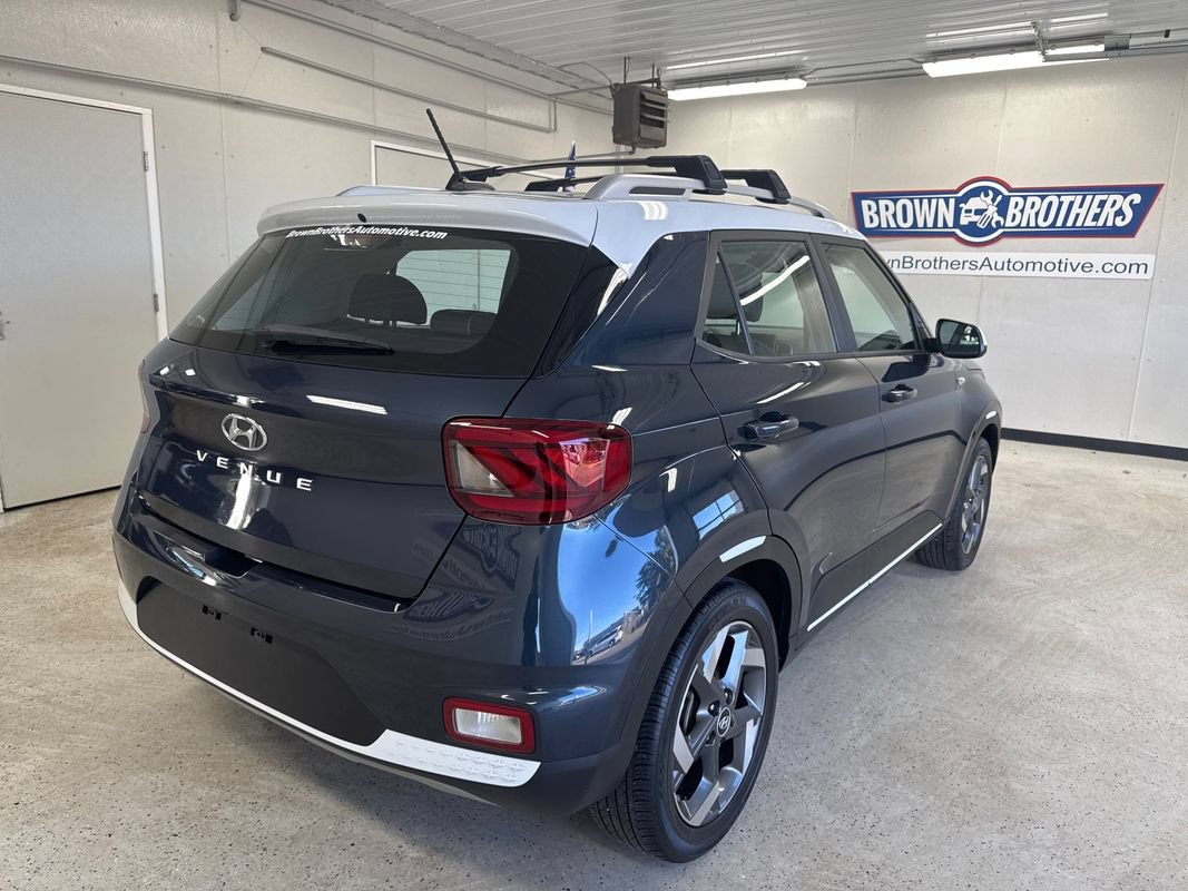 Used 2024 Hyundai Venue Limited FWD image 7