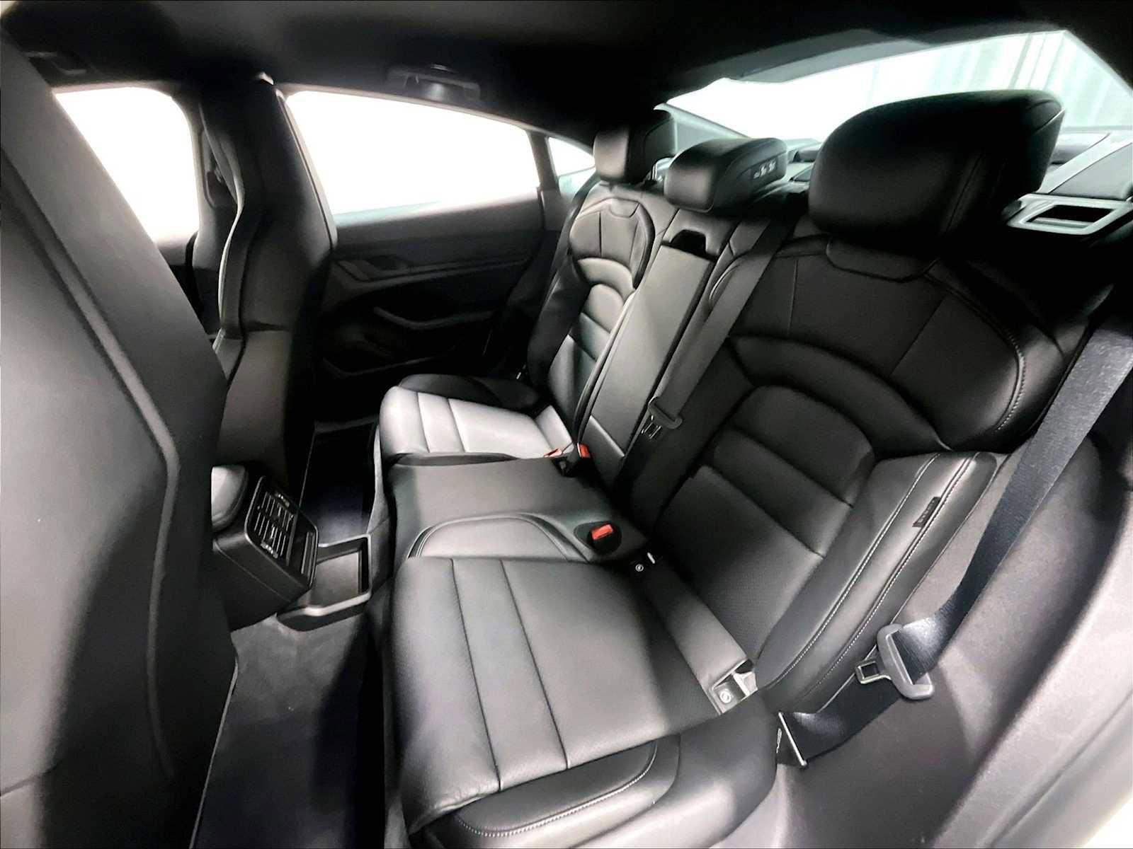 Used 2022 Porsche Taycan image 30
