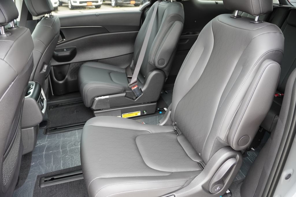 New 2027 Kia Carnival SX FWD image 12
