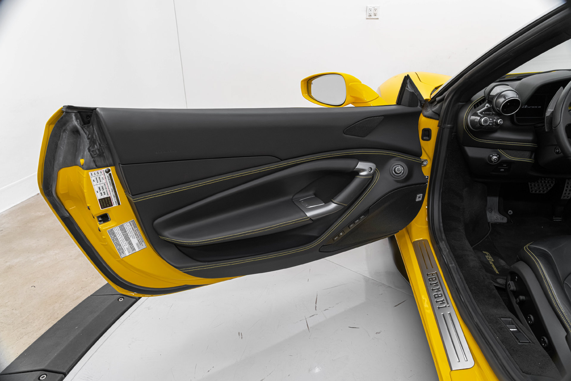 Certified 2021 Ferrari F8 Tributo RWD image 18