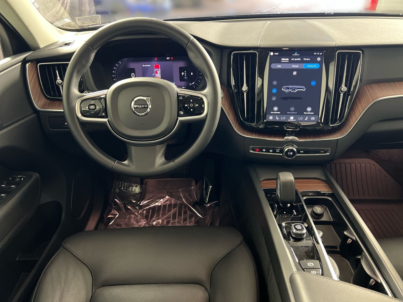 Used 2024 Volvo XC60 B5 Plus AWD/4WD image 23