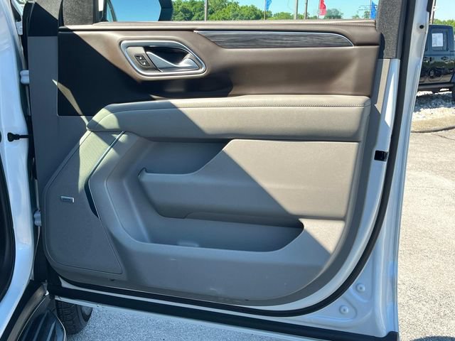 Used 2023 GMC Yukon XL SLT w/ SLT Premium Package AWD/4WD image 28