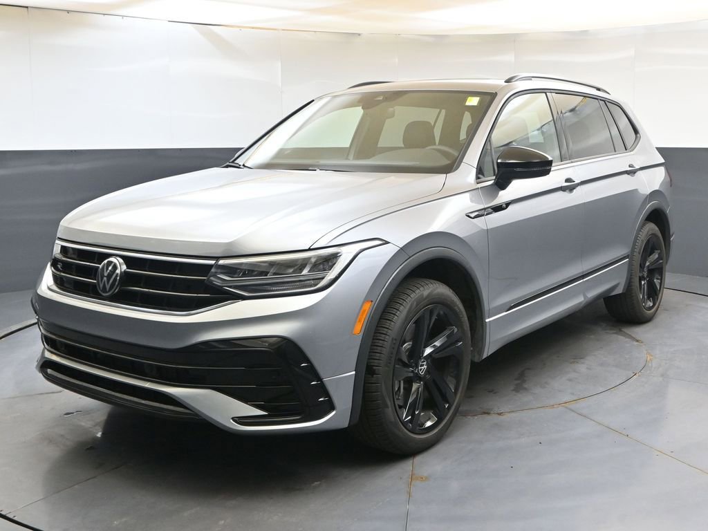 Used 2024 Volkswagen Tiguan SE R-Line AWD/4WD image 1
