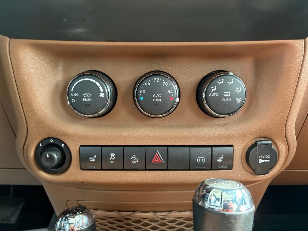 Used 2012 Jeep Wrangler Unlimited Rubicon w/ Connectivity Group image 27