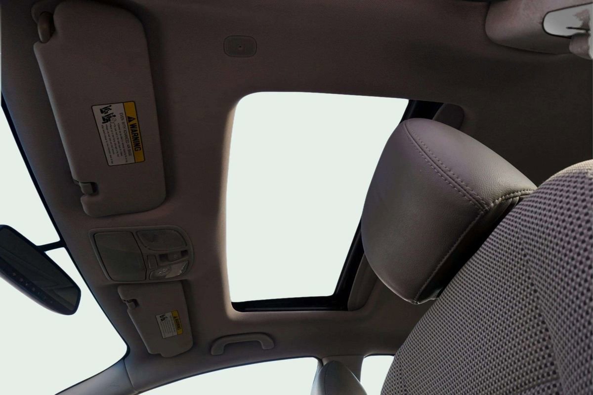 Used 2011 Hyundai Sonata SE w/ Navigation & Sunroof Pkg 4 FWD image 16