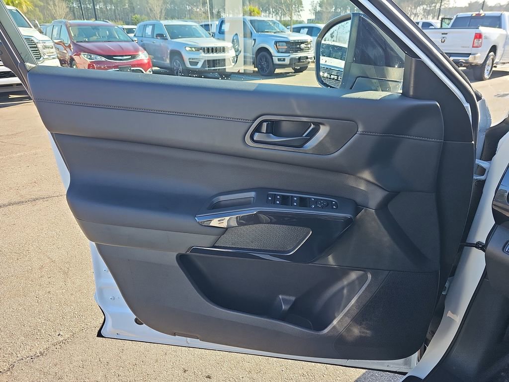 New 2026 Nissan Pathfinder SV image 30