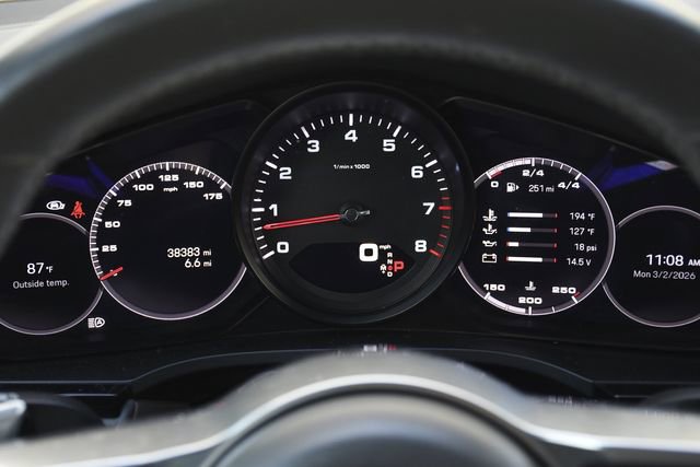 Used 2022 Porsche Cayenne Platinum Edition image 11