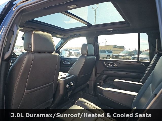 Used 2023 GMC Yukon XL SLT w/ SLT Premium Package image 24