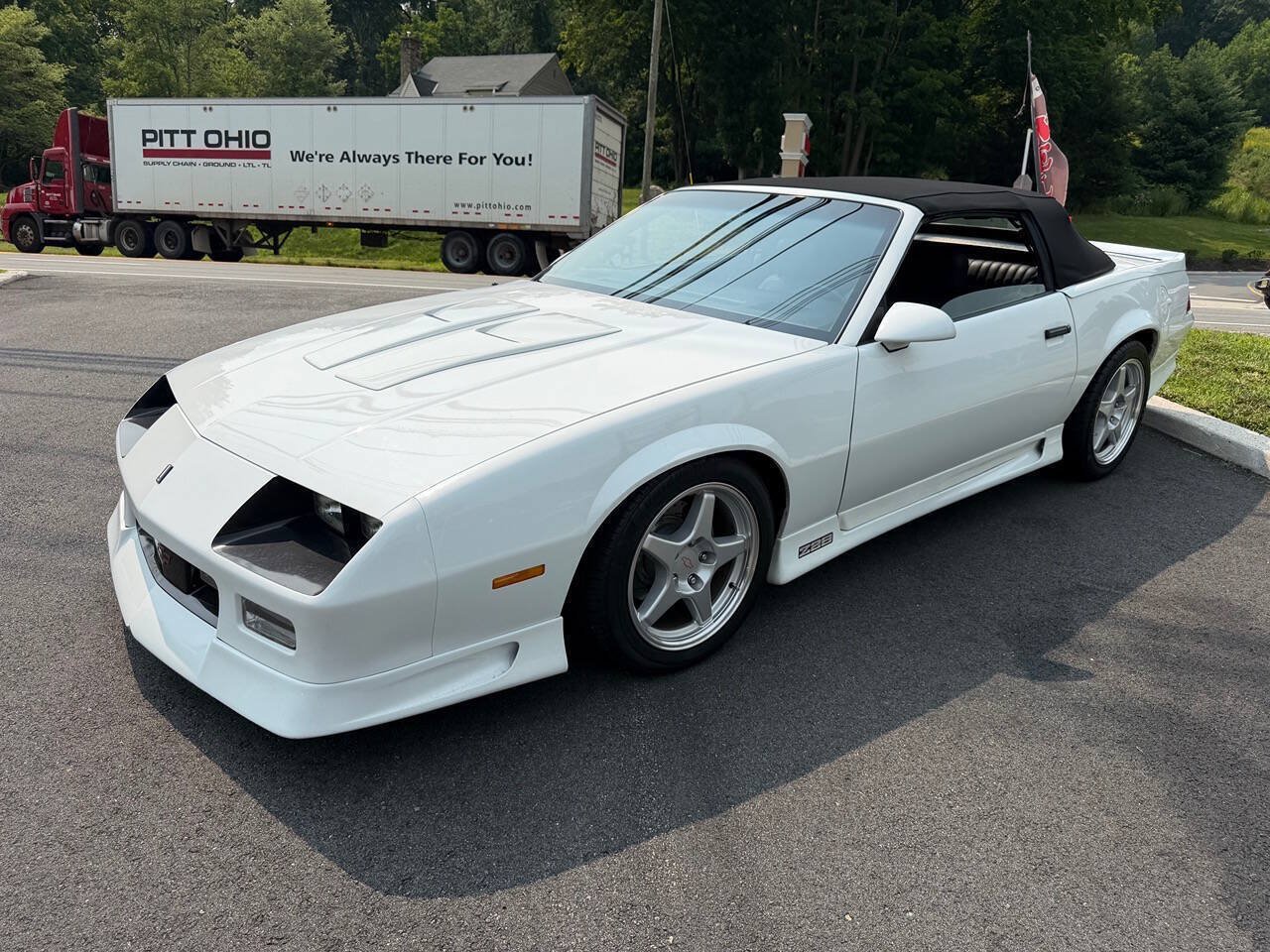 Used 1991 Chevrolet Camaro Z28 RWD image 3