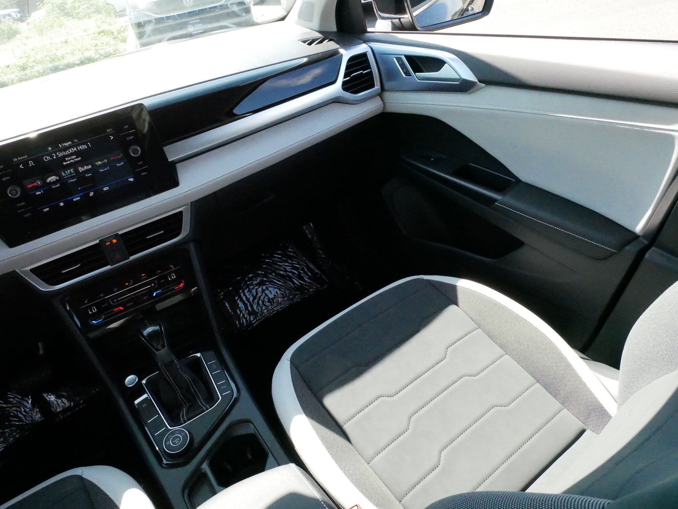 Certified 2025 Volkswagen Taos SE AWD/4WD image 11